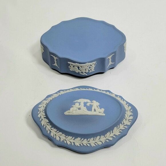 Vintage Wedgwood Jasperware Lidded Trinket Box Cameo Blue Cherubs Chariot - Picture 8 of 11